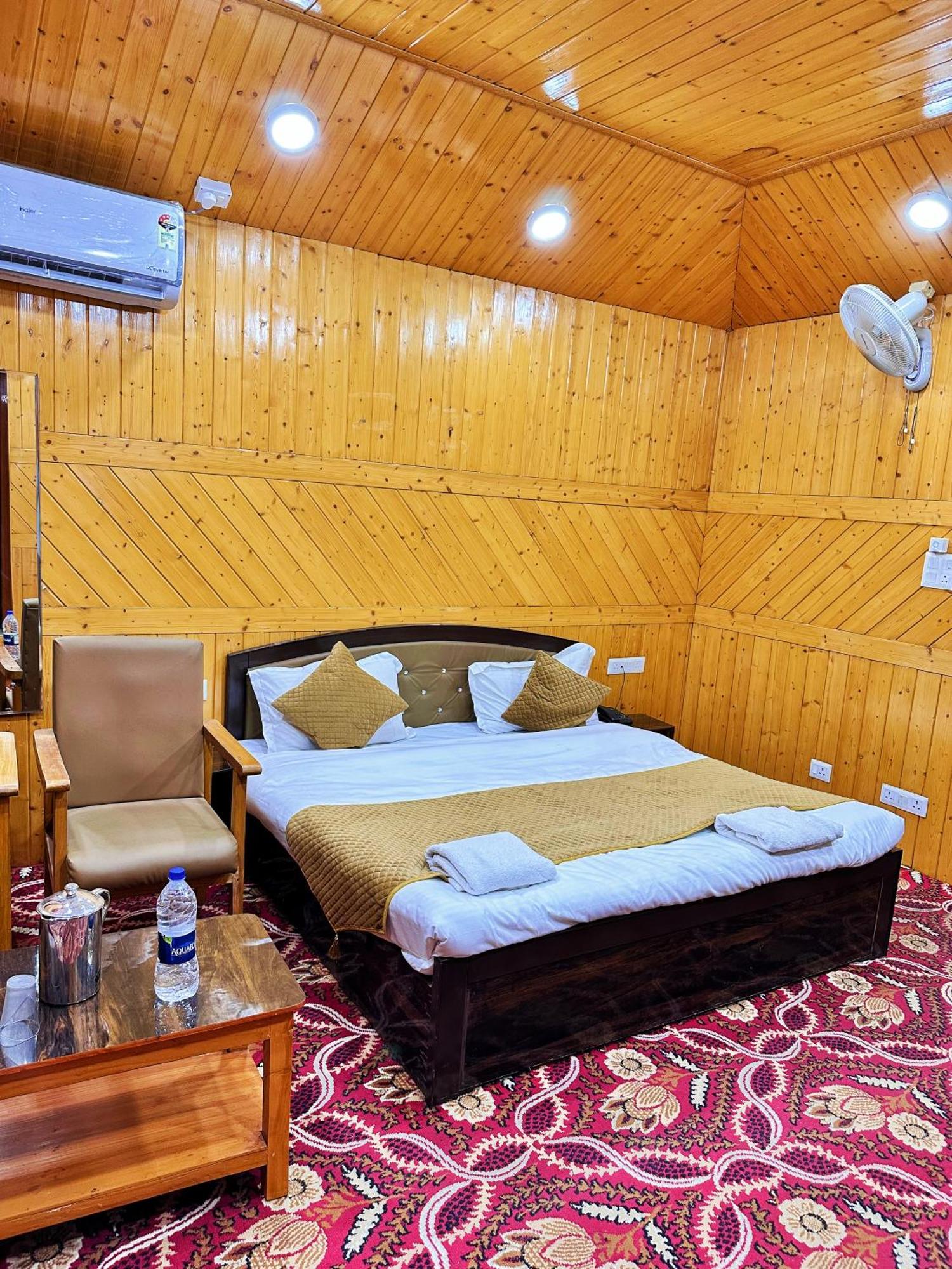 Roseline Inn Срінагар Екстер'єр фото